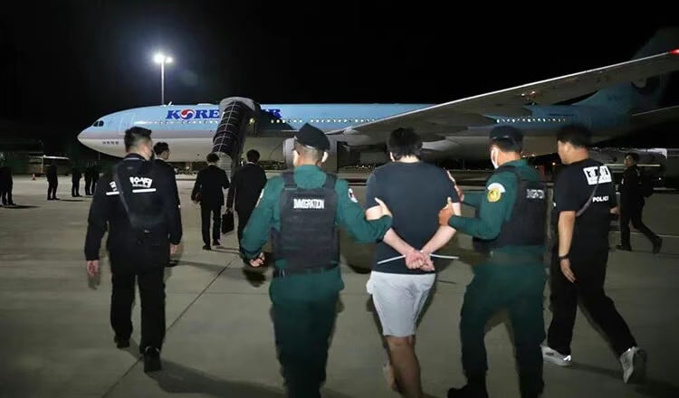 <strong>你知道吗？去年在柬埔寨，平均每天有14个中国人被“劝返”回国</strong>