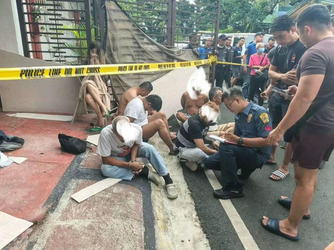 <strong>全副武装…只为抢便利店？菲律宾七人抢劫团伙落网</strong>